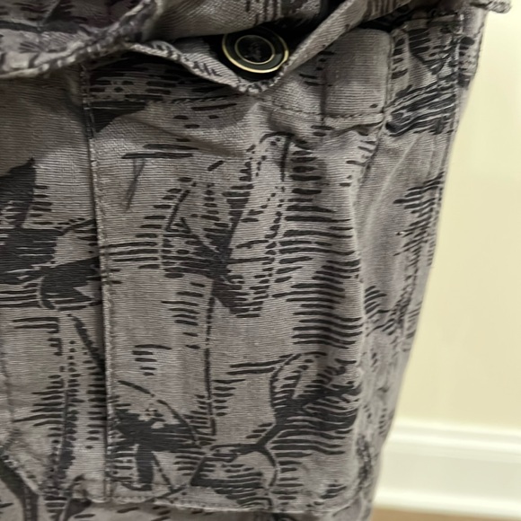 Paradise Collection Men's Black and Gray Tropical Print Cargo Shorts Size 36 - Picture 5 of 13